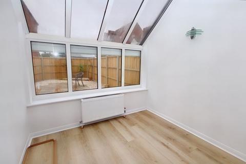 2 bedroom end of terrace house to rent, CHRISTCHURCH