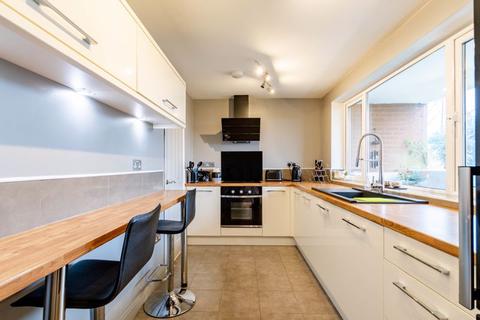 2 bedroom flat for sale - Regent Court, Binswood Road, Halesowen