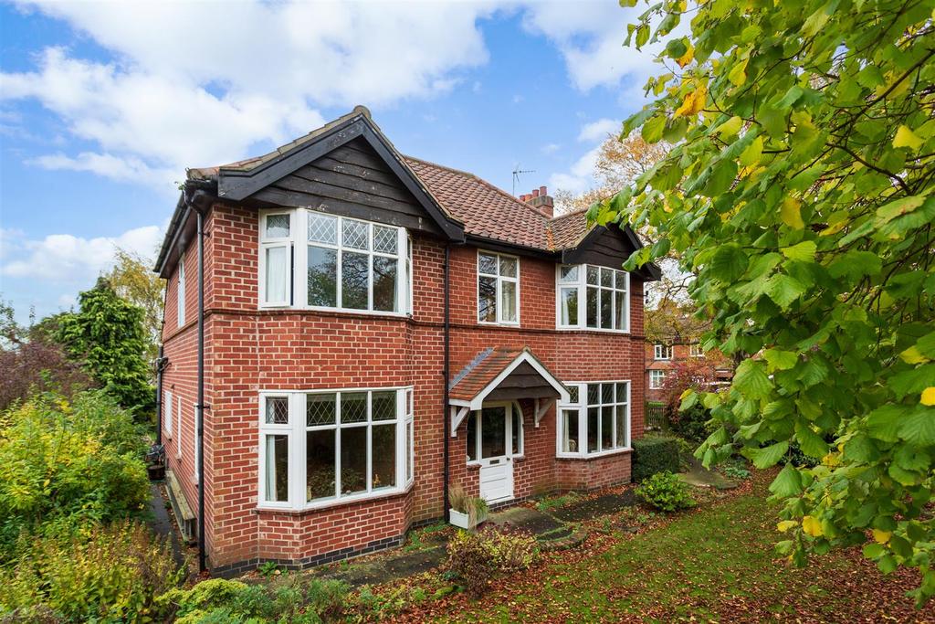 Hilbra Avenue, Haxby, York 4 bed detached house £700,000