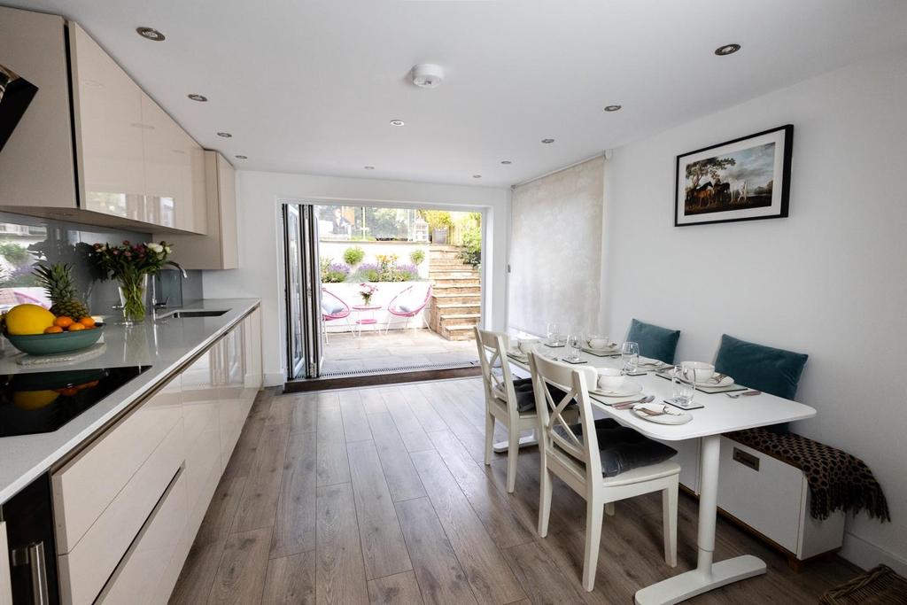 Kitchen Dining Area