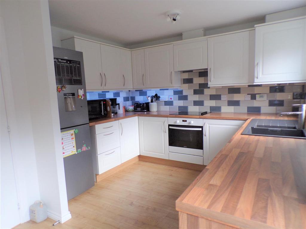 Levett Grange, Rugeley 4 bed detached house £335,000