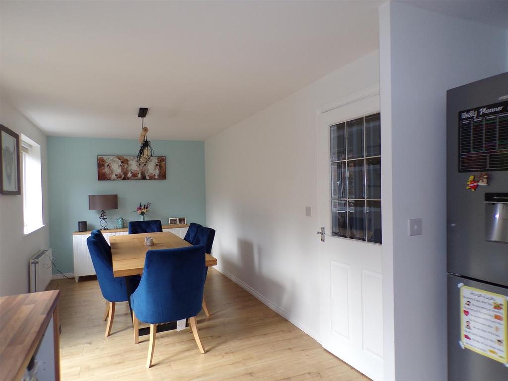 Levett Grange, Rugeley 4 bed detached house £335,000