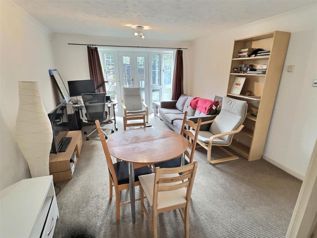 tidworth-road-bow-2-bed-flat-390-000