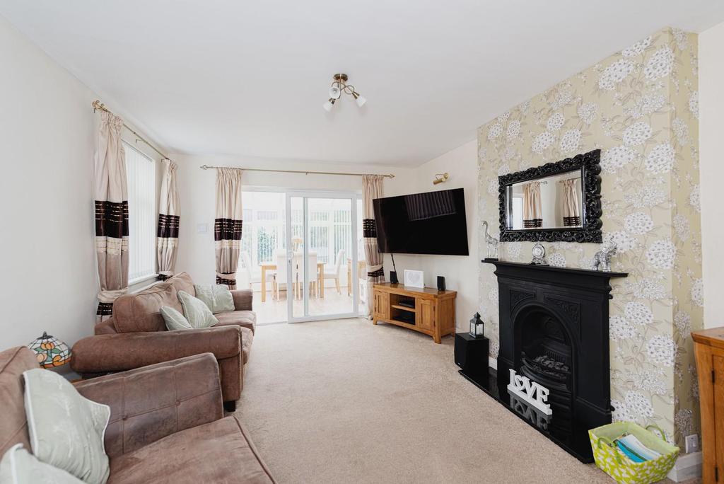 Francis Close, Ewell 3 bed detached bungalow £650,000
