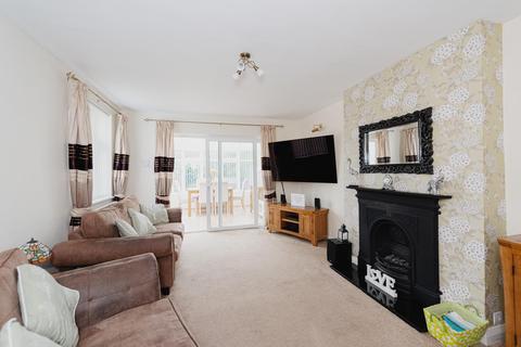 150 Francis Close, Epsom, KT19 0JT