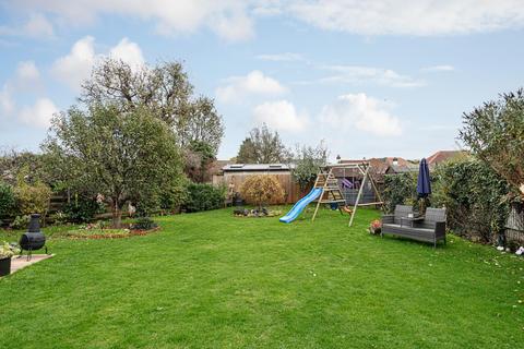 150 Francis Close, Epsom, KT19 0JT
