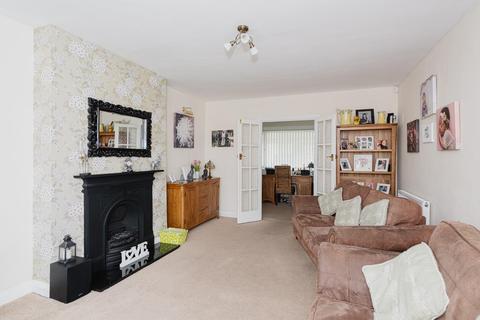 150 Francis Close, Epsom, KT19 0JT