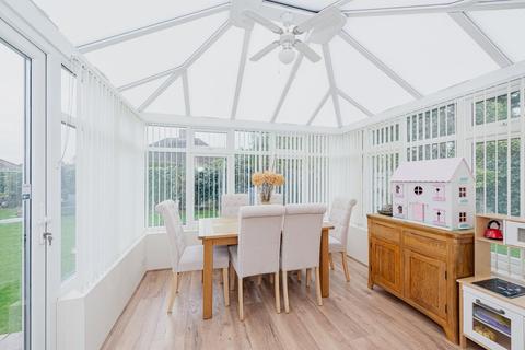 150 Francis Close, Epsom, KT19 0JT