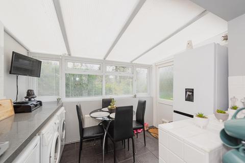 150 Francis Close, Epsom, KT19 0JT