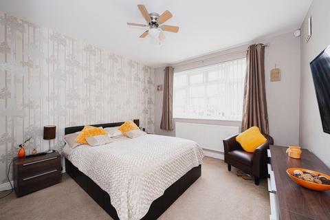 150 Francis Close, Epsom, KT19 0JT