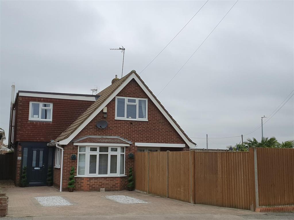 Staplehurst Road, Sittingbourne 3 bed detached house for sale £430,000