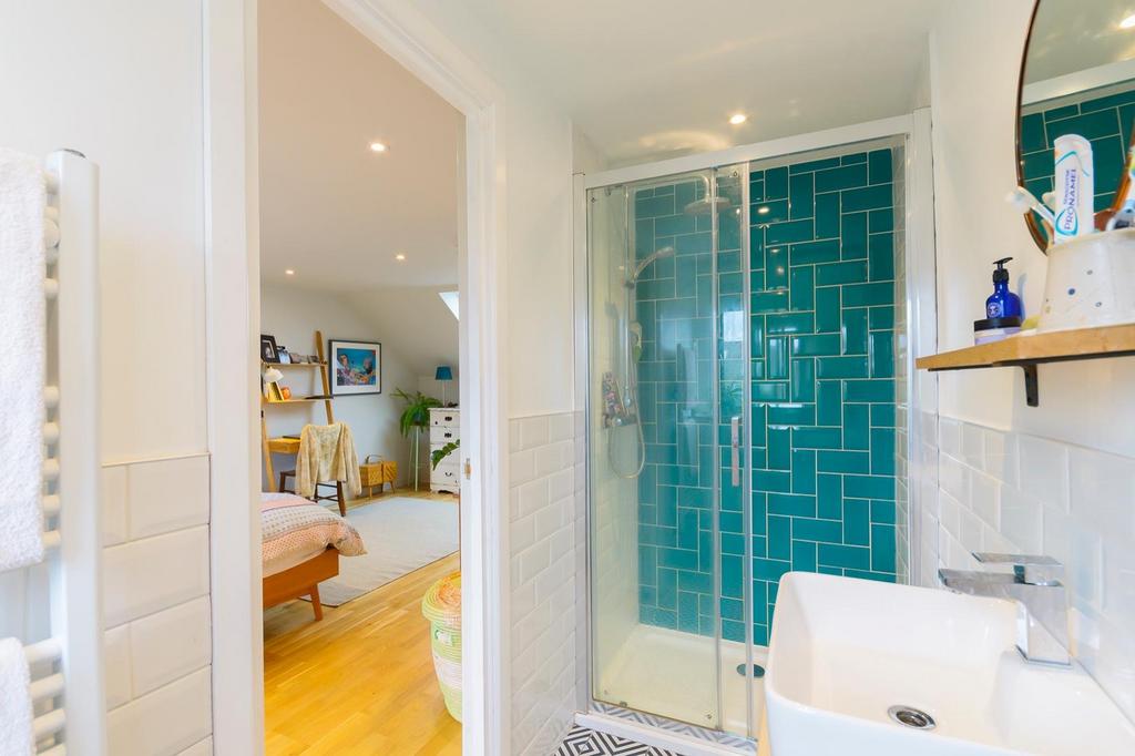 EUNEVAECURB23 - Ensuite A.jpg
