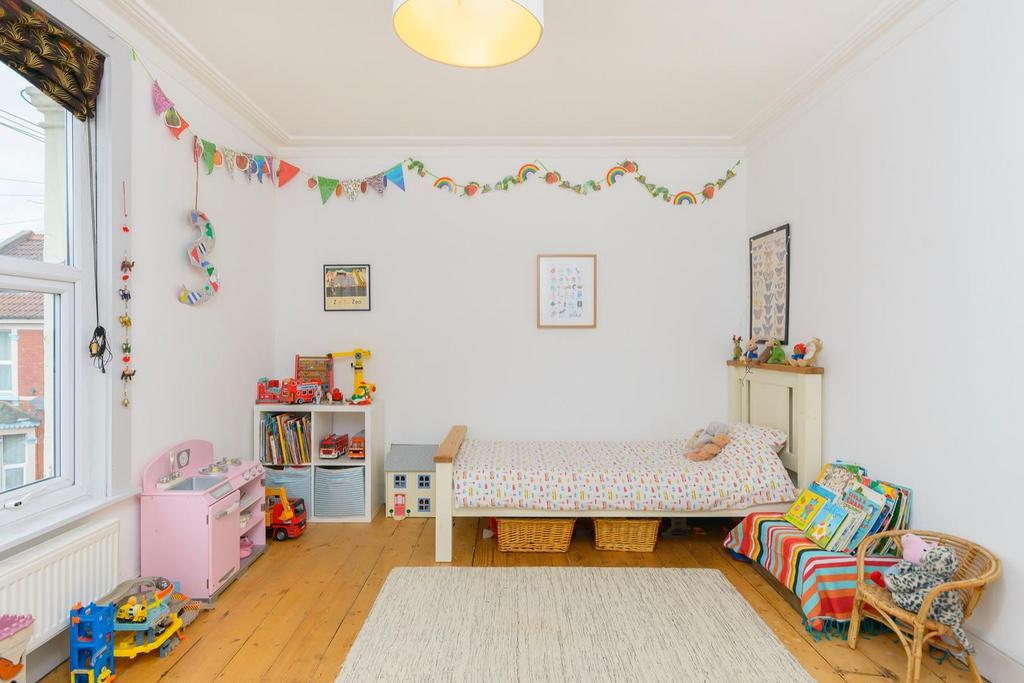 EUNEVAECURB23 - Bedroom B.jpg