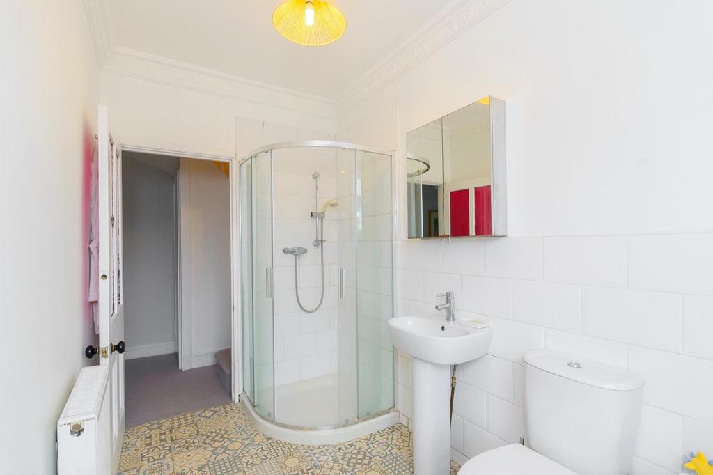 EUNEVAECURB23 - Bathroom A.jpg