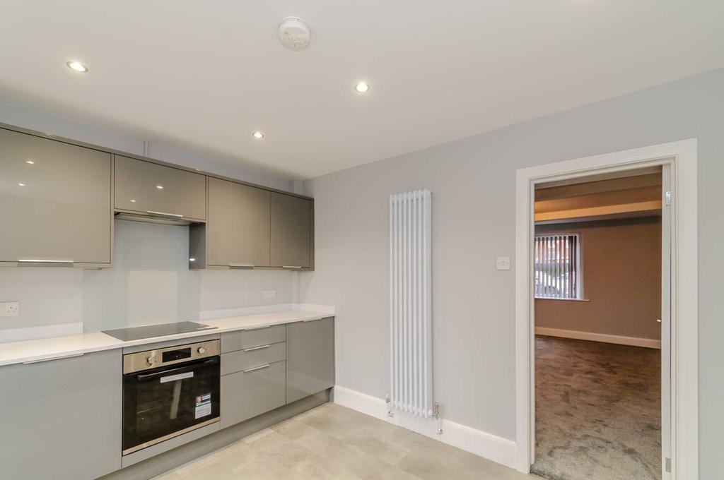 Wakefield Road, Drighlington, BD11 2 bed terraced house £795 pcm (£