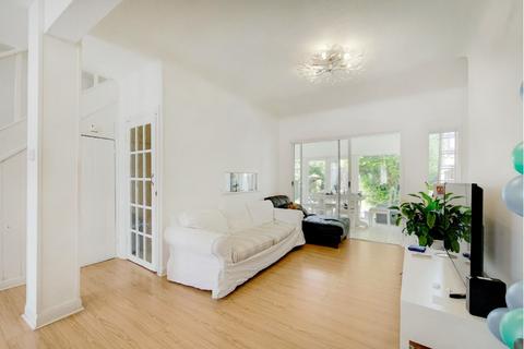 4 bedroom semi-detached house for sale - Manor Way, Mitcham