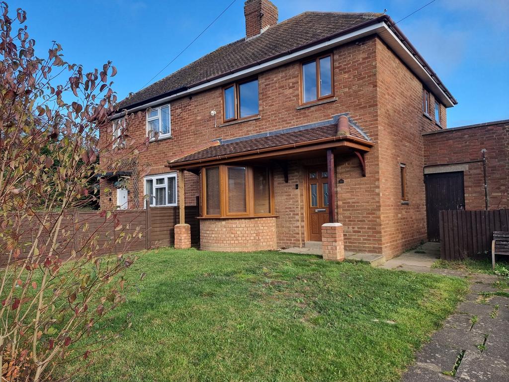 Daisy Bank Avenue, Rothwell... 3 bed semidetached house £1,020 pcm