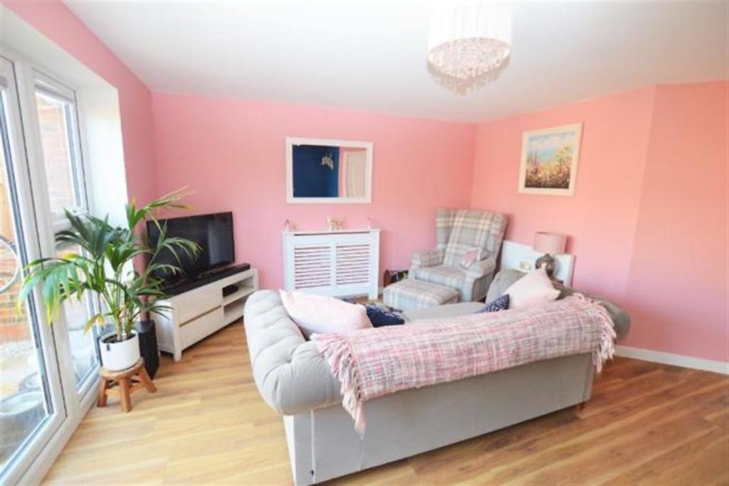 woodlands-avenue-rowland-s-castle-po9-3-bed-semi-detached-house