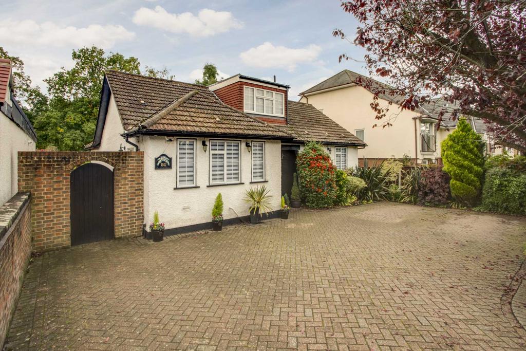 Chiltern Avenue, Bushey 4 bed bungalow £985,000