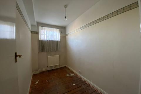 2 bedroom flat for sale - Flat 6 Sherborne Court, Elmers End Road, Penge, London, SE20 7SL
