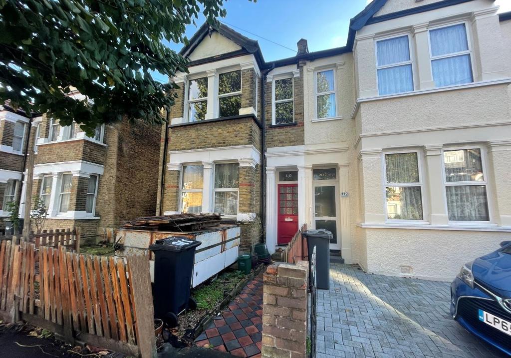 110A St. Stephens Road, Hounslow... 2 bed flat £125,000