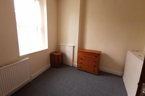 4 bedroom flat to rent, Warton Terrace, Heaton, Newcastle upon Tyne, NE6