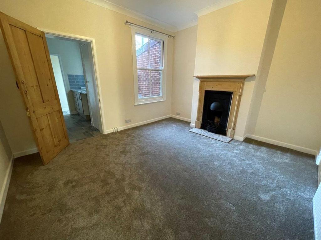 Carlyle Rd, Norwich 3 bed terraced house £995 pcm (£230 pw)