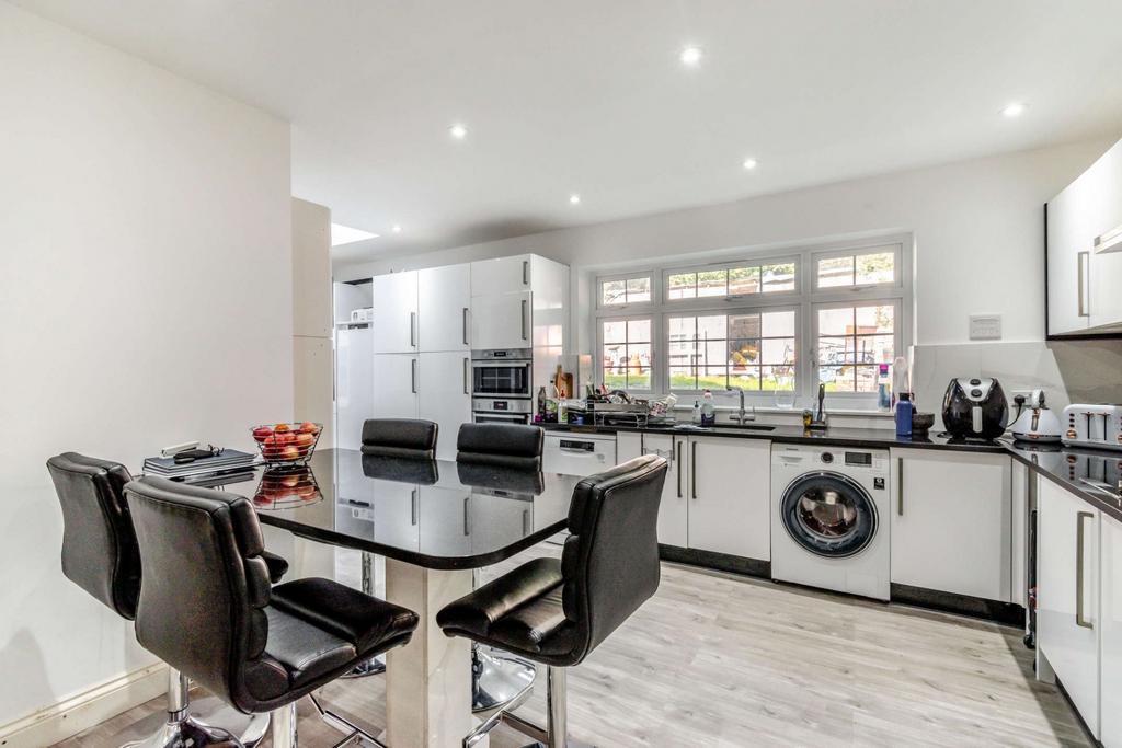 Albury Drive, Pinner, HA5 6 bed semidetached house for sale £1,150,000