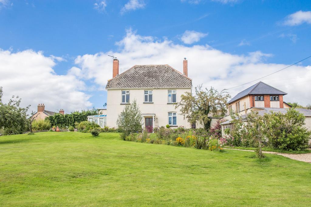 Crediton, EX17 4 bed farm house for sale £850,000