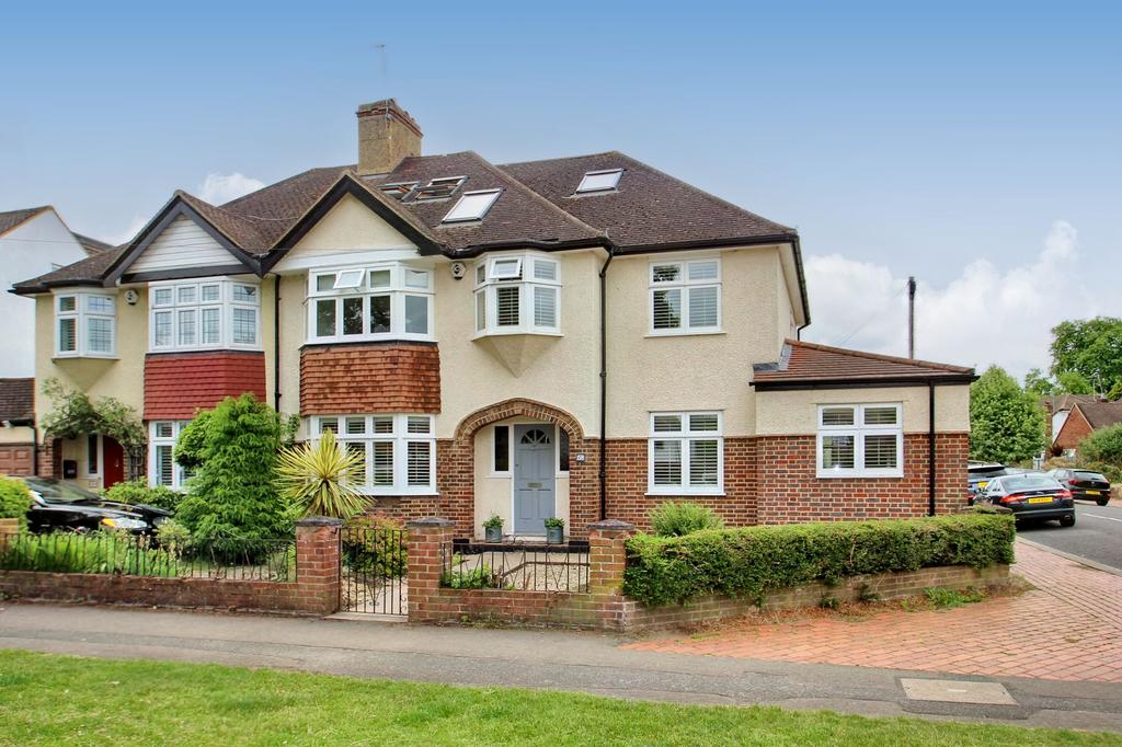 Manor Road North, Thames Ditton, KT7 5 bed semidetached house £1,150,000