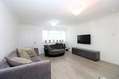 2 Wenlock Close, Crawley, RH11 8NH