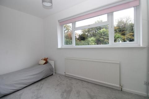 2 Wenlock Close, Crawley, RH11 8NH