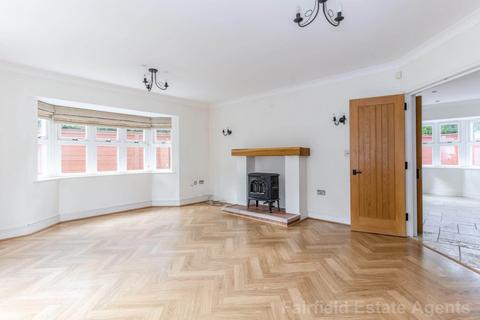 4 bedroom semi-detached house to rent, Watford Heath, Oxhey