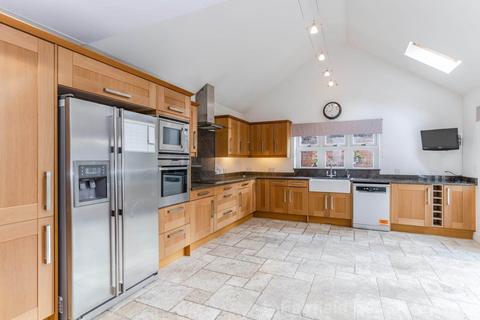 4 bedroom semi-detached house to rent, Watford Heath, Oxhey