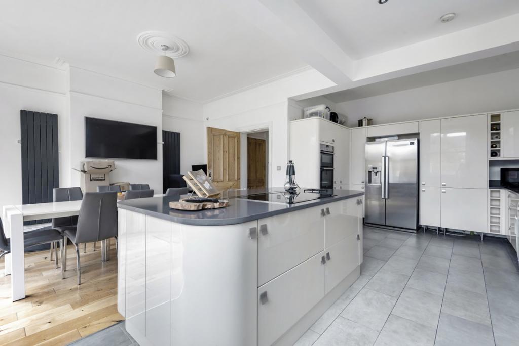 Arran Road Catford SE6 4 bed house £2,800 pcm (£646 pw)