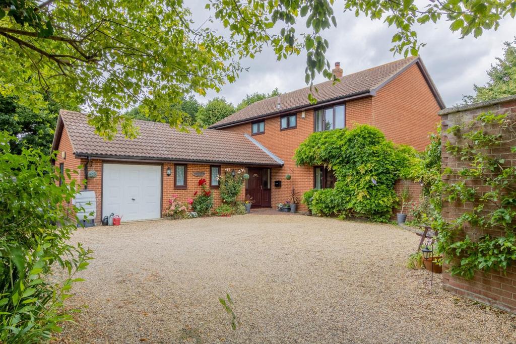 Broad Oaks Park, Colchester, CO4 4 bed detached house for sale £575,000