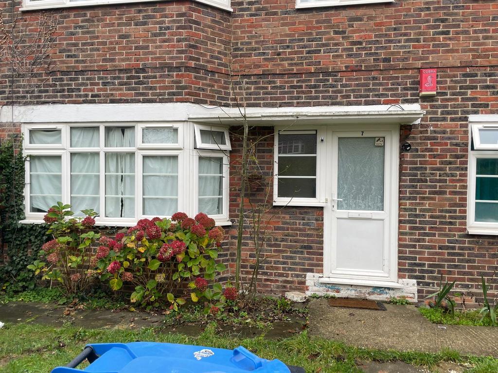 Harrowdene Close, Wembley HA0 3 bed ground floor flat to rent £1,650