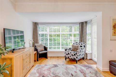 2 bedroom bungalow for sale - Perrywood, Walden Road, Welwyn Garden City, Hertfordshire, AL8