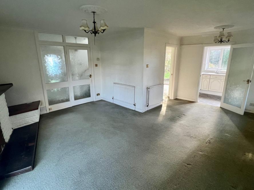 Sitting/dining room