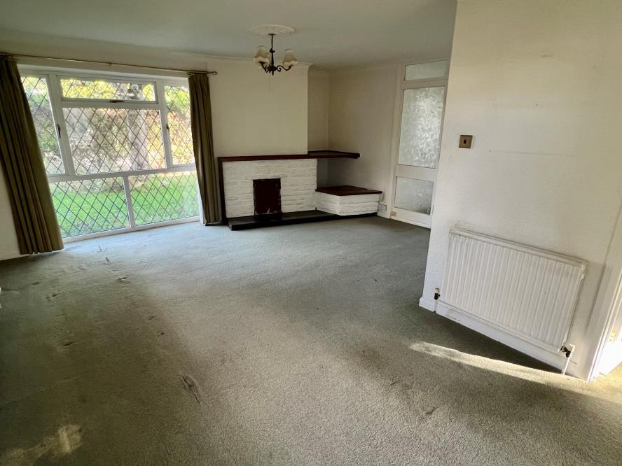 Sitting/dining room