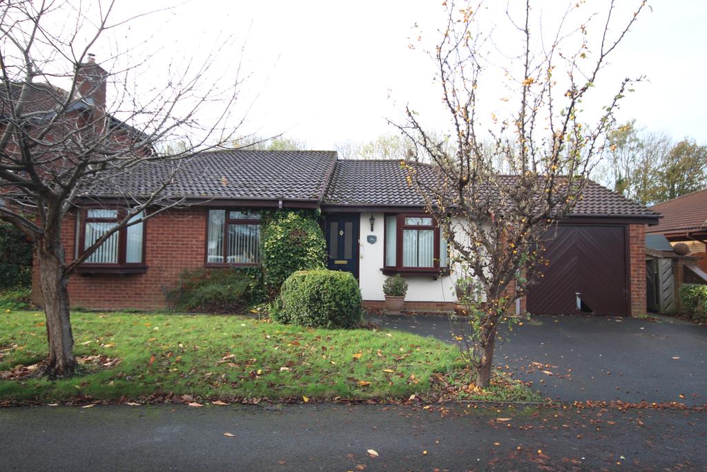 Well Ridge Close, Red House Farm... 3 bed detached bungalow £360,000
