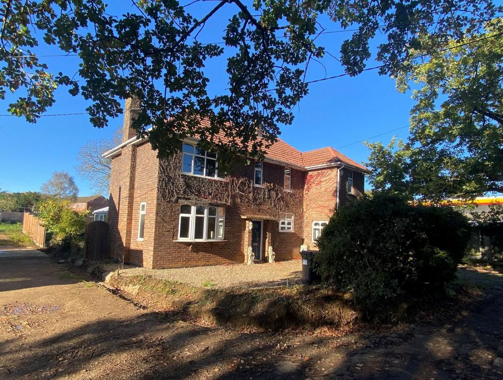 Park View, Moulton, Northampton NN3 7UZ 5 bed detached house £400,000