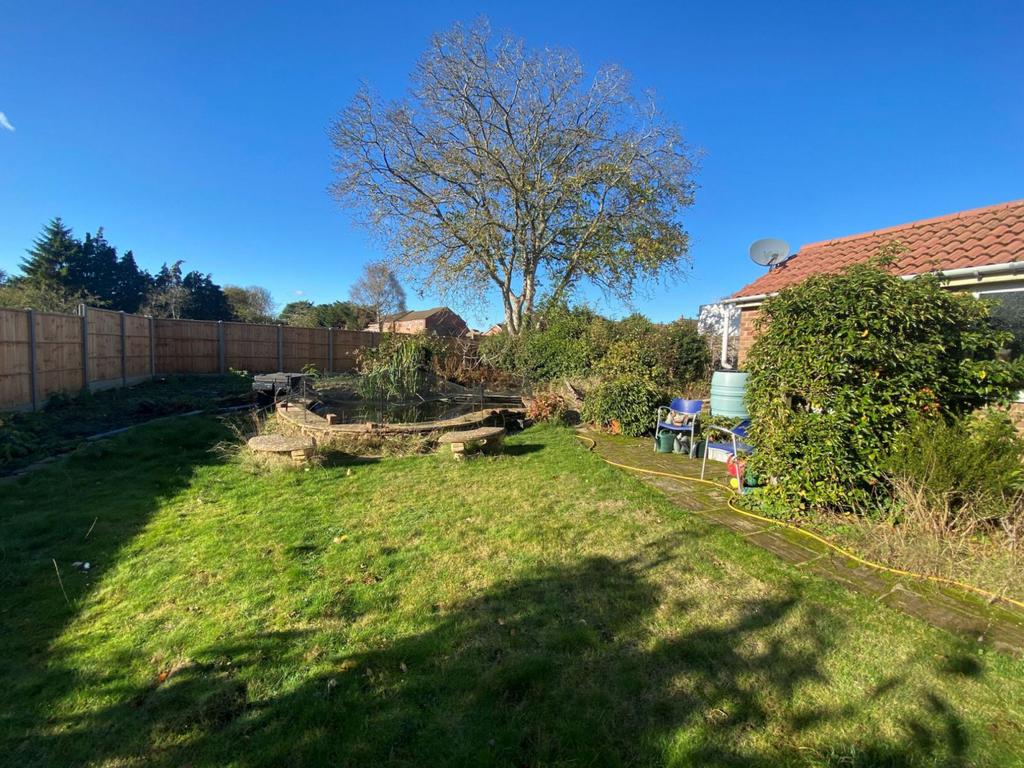 Park View, Moulton, Northampton NN3 7UZ 5 bed detached house £400,000