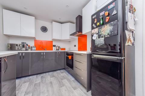 5 Thirlmere Close, Leeds, LS11 8JH