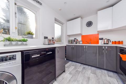 5 Thirlmere Close, Leeds, LS11 8JH
