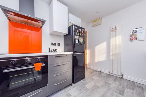 5 Thirlmere Close, Leeds, LS11 8JH