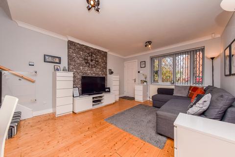 5 Thirlmere Close, Leeds, LS11 8JH