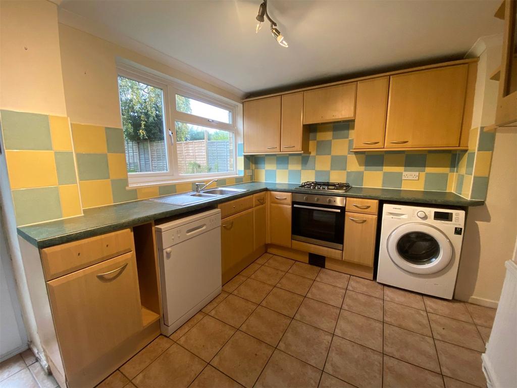 Uffington Drive, Harmans Water... 3 bed terraced house £1,400 pcm (£