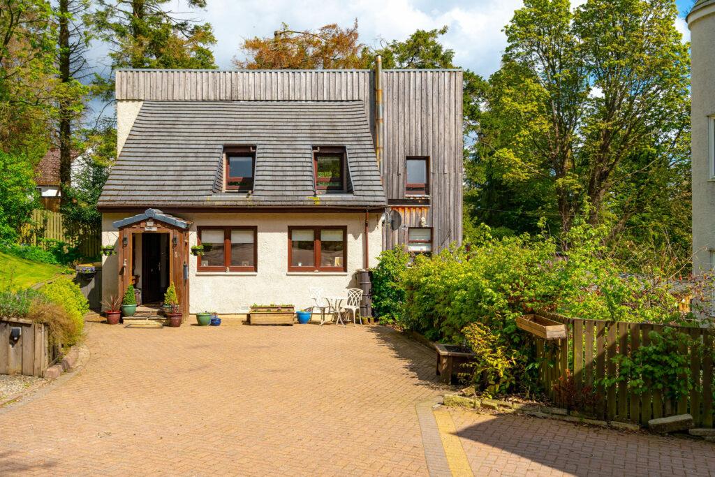 Tristan, Carlops Road, West Linton, EH46 7DS 4 bed detached house £525,000