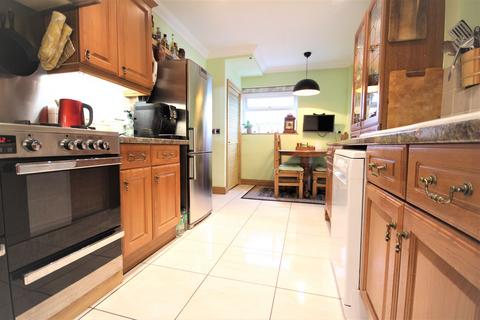 72 Amersham Road, Romford, RM3 9JB